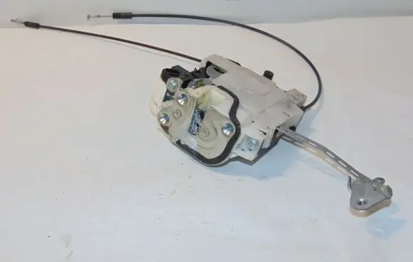 Mitsubishi Outlander Front door lock 5715A682
