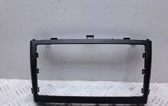 Radio/GPS head unit trim