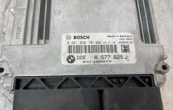 BMW 1 F20 F21 Engine control unit/module 0281030701