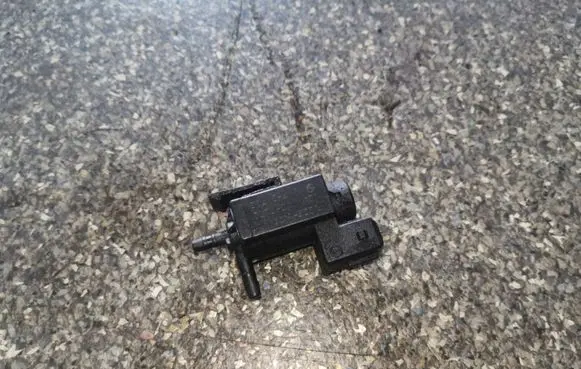 BMW 5 E60 E61 Turbo solenoid valve 1742712