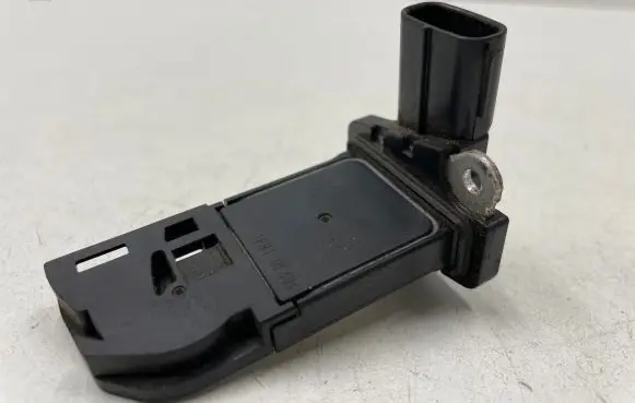 Toyota Avensis T270 Mass air flow meter 2220426010