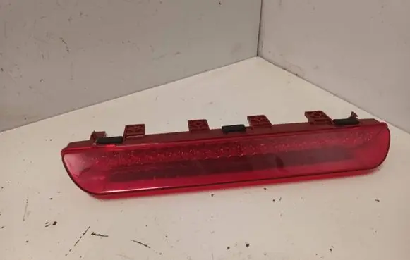 KIA Sportage Third/center stoplight e96252