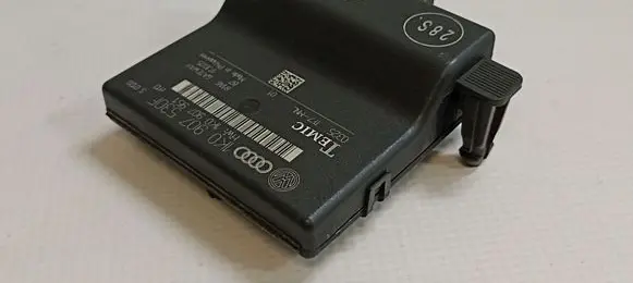 Audi A3 S3 A3 Sportback 8P Gateway control module 1K0907530F