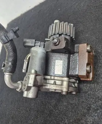 Audi A3 S3 8P Fuel injection high pressure pump 03L130755AH