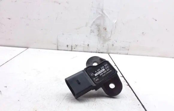 Volkswagen PASSAT B5 Air pressure sensor 0261230031 06B906051