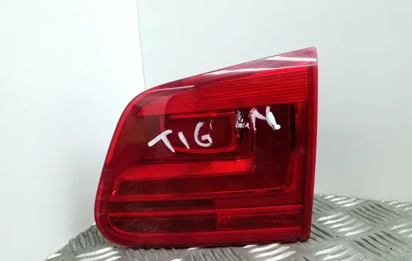 Volkswagen Tiguan Tailgate rear/tail lights 5N0945094