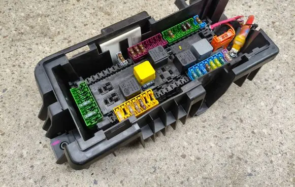 Mercedes-Benz GL X166 Fuse module A1669063901 5072426 YAP3240311