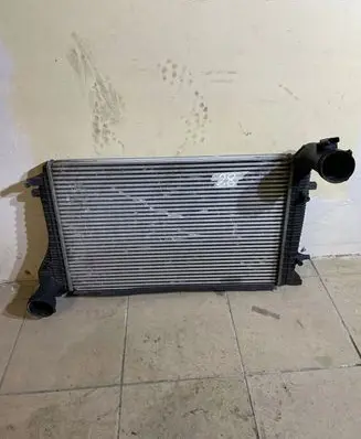 Volkswagen Touran I Intercooler radiator 1K0145803J