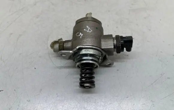 Audi A5 Sportback 8TA Fuel injection high pressure pump 