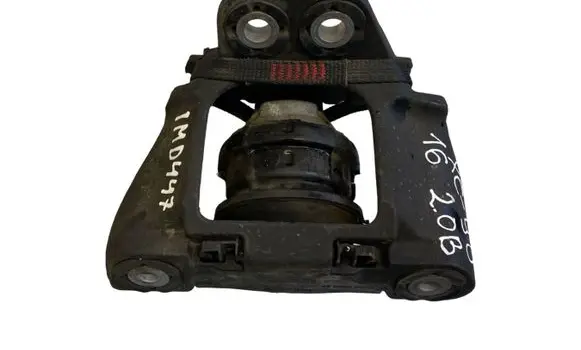 Volvo XC90 Engine mount bracket 31330588 586709 26003326F22