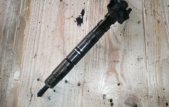 Audi A8 S8 D3 4E Fuel injector 0445115052 059130277AH