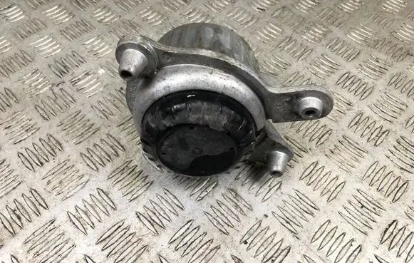 Mercedes-Benz C W205 Engine mount bracket A2052406717