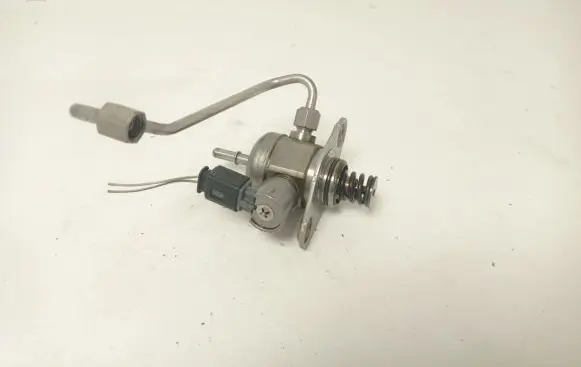 BMW 1 F20 F21 Fuel injection high pressure pump 7607159