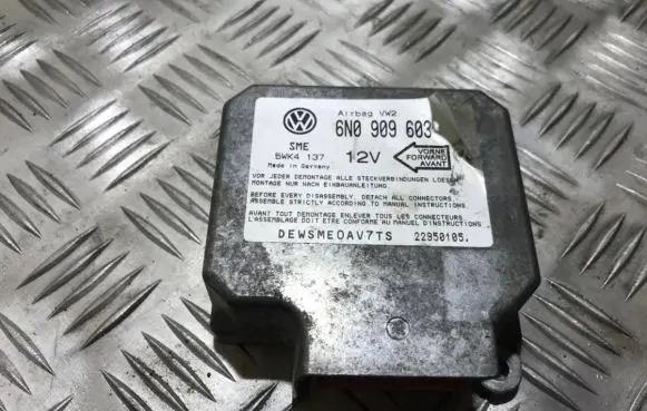 Volkswagen Golf III Airbag control unit/module 6n0909603 5wk4137