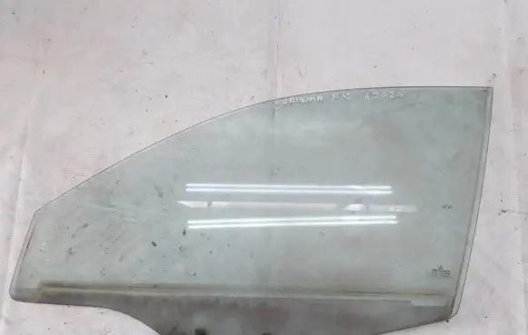 Mitsubishi Carisma Front door window glass four-door