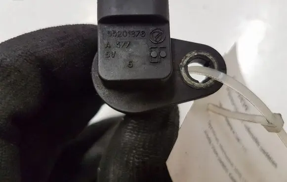 Opel Insignia A Camshaft position sensor 55201876