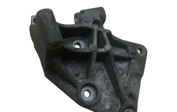 Engine mounting bracket