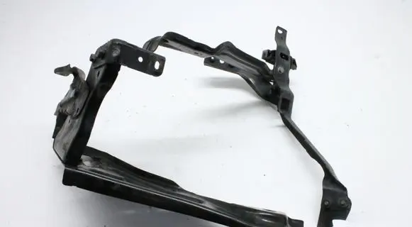 Mercedes-Benz C W204 Headlight/headlamp mounting bracket A2046201191