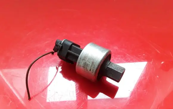 Opel Vectra B Air conditioning (A/C) pressure sensor 90506752 280447