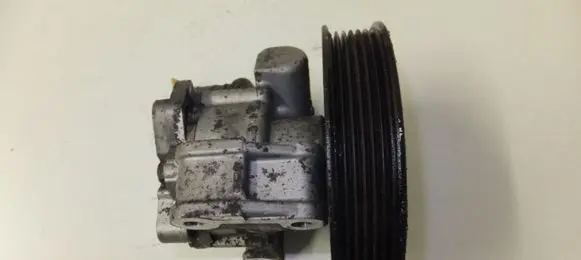 Mercedes-Benz Vito Viano W638 Power steering pump 0024667001