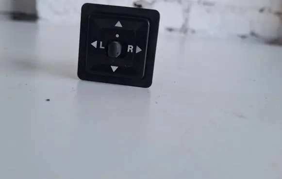 Mitsubishi Eclipse Wing mirror switch