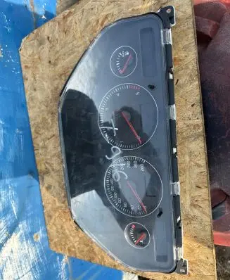 Volvo V70 Speedometer (instrument cluster) 30746102 69594700T 8602885