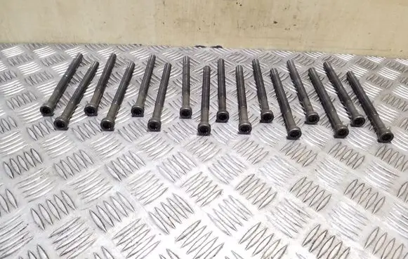 Volkswagen Touareg II Cylinder head bolts 