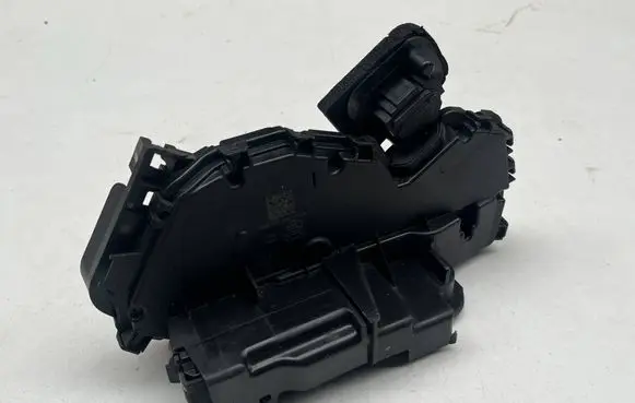 Seat Leon IV Rear glass lock/latch Q426 5TA839015N