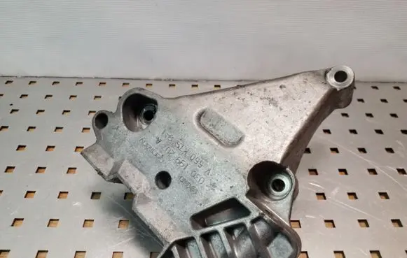 Volkswagen PASSAT B6 Engine mounting bracket 03G199207A