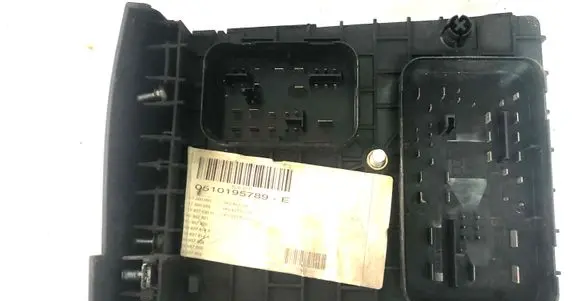Volkswagen Golf V Fuse module 1K0937124K