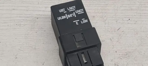Mitsubishi Carisma Other relay MR228120 72TM202