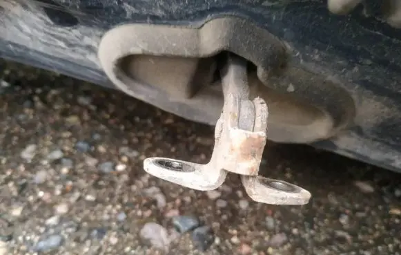 Chrysler PT Cruiser Rear door check strap stopper