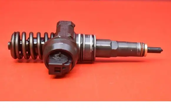 Skoda Fabia Mk1 (6Y) Fuel injector 038130073AG