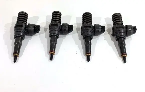Volkswagen Touran I Fuel injectors set 038130073AG