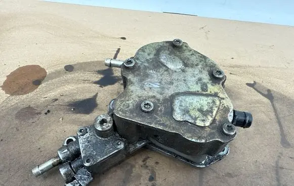 Skoda Octavia Mk2 (1Z) Vacuum pump 038145209A