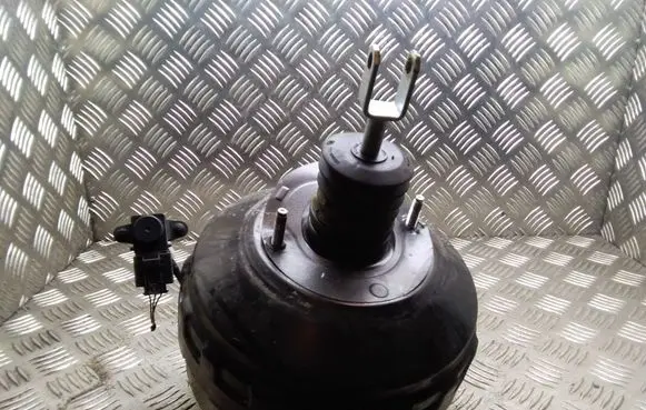BMW 1 E81 E87 Brake booster 29677593001