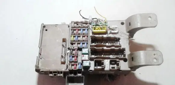 Toyota Corolla E120 E130 Fuse box set