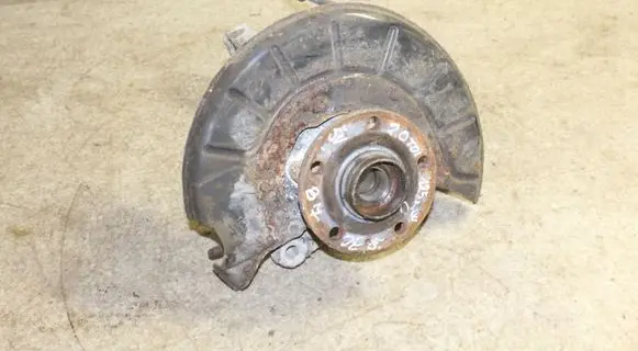 Volkswagen PASSAT B7 Front wheel hub