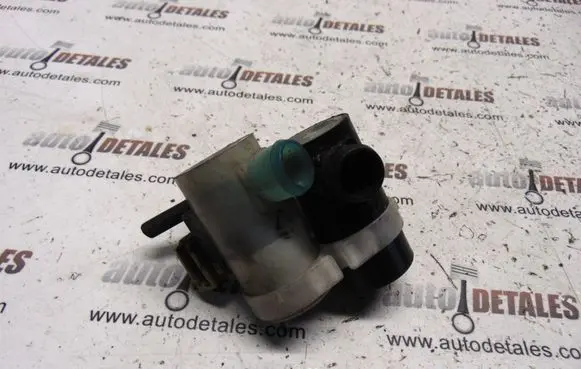 Honda CR-V Windscreen/windshield washer pump
