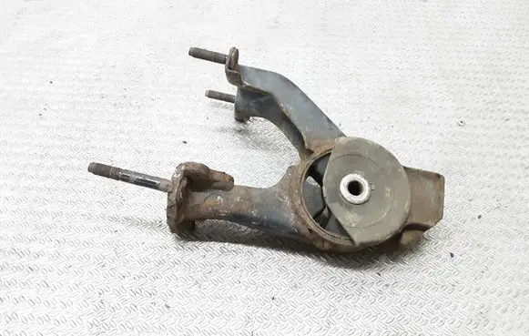 Toyota Avensis T250 Engine mount bracket