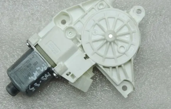 Mercedes-Benz E W212 Front door window regulator motor A2048200142 A2129066802