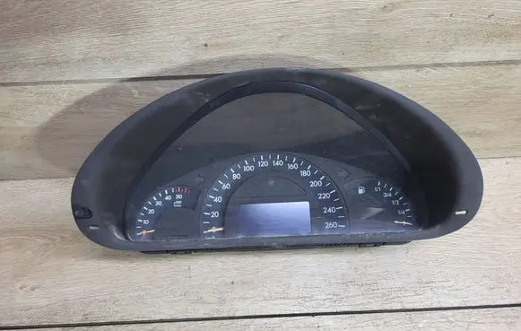 Mercedes-Benz C W203 Speedometer (instrument cluster) A2035403911