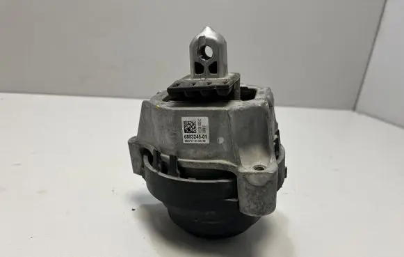BMW 5 G30 G31 Engine mount bracket 6883245