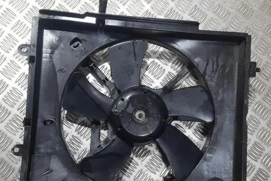 Radiator cooling fan shroud