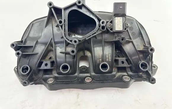 Volkswagen PASSAT B7 Intake manifold 03C129711AJ