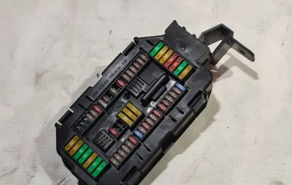 BMW X6M F86 Fuse module 6819653