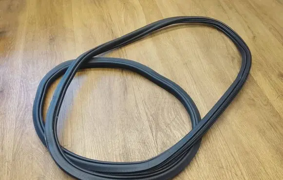 Porsche Macan (95B) Rear door rubber seal (on body) 95B833721D
