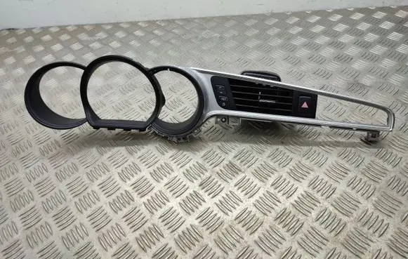 KIA Ceed Dash center air vent grill