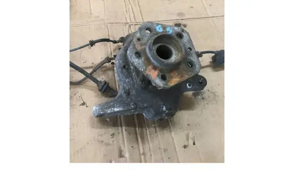 Maserati GranSport Front wheel hub spindle knuckle