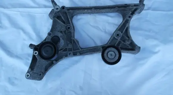 Mercedes-Benz C W205 Generator/alternator bracket A6512011909